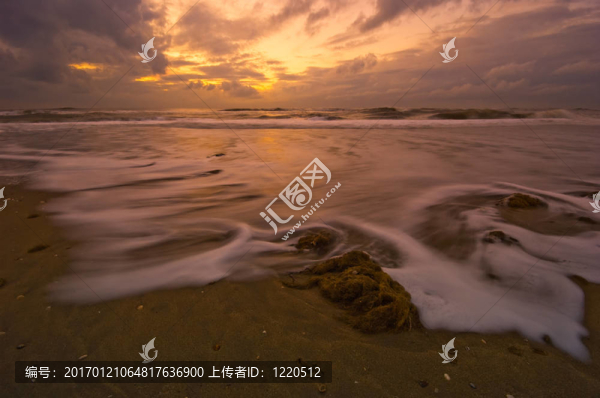海灘上的波浪