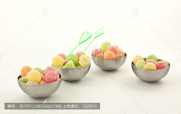 四鋼茶碗和糖果