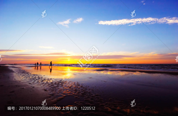 海灘上的家庭