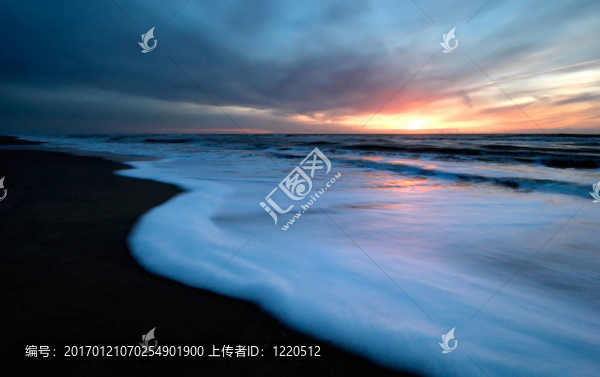 夏日的夕陽