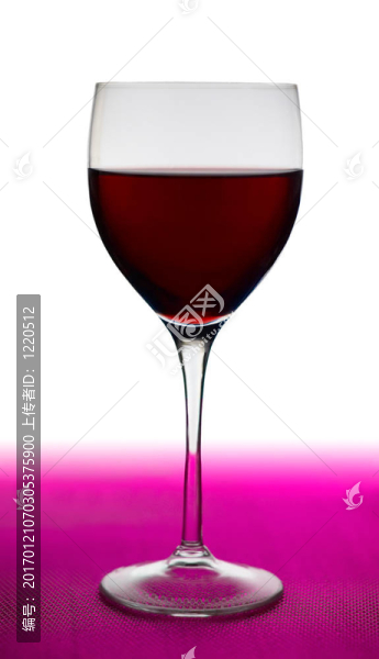 一杯紅葡萄酒