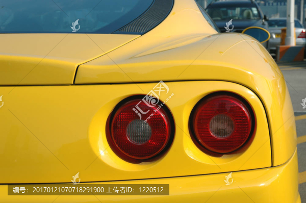 運(yùn)動(dòng)車(chē)尾燈