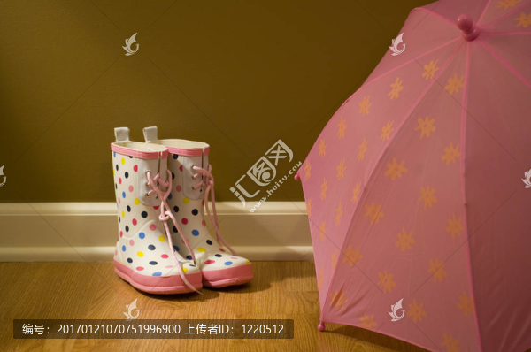 靴子和雨傘