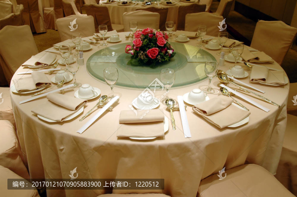 婚宴餐桌設(shè)置