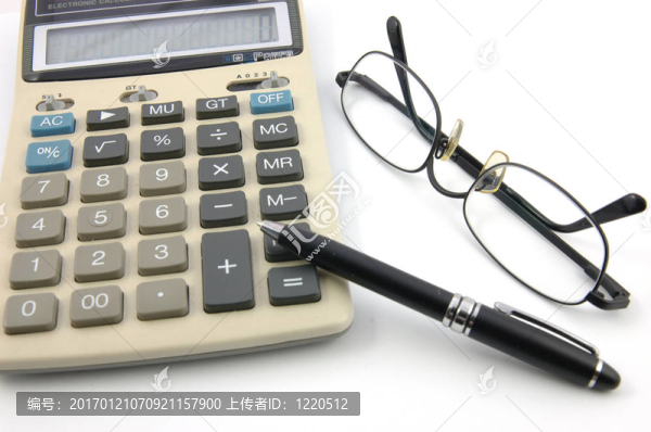 眼鏡；筆和計算器