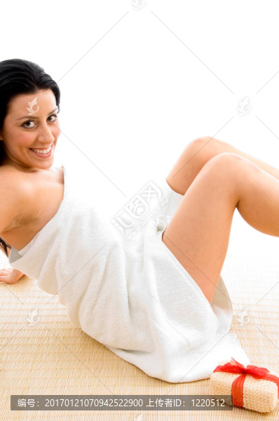 性感的女人洗溫泉側視圖