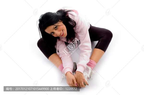 女性在白色背景下鍛煉的高視角