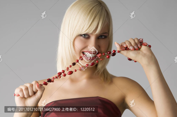 金色的項鏈