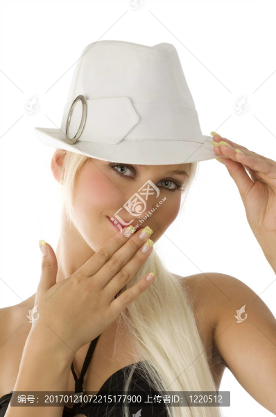 女孩和白帽子