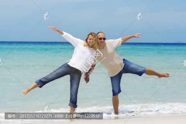 海灘上的夫婦