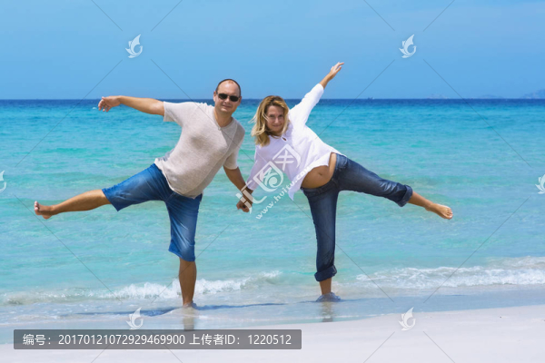 海灘上的夫婦