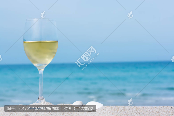 一杯白葡萄酒