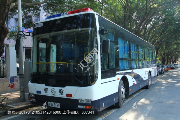 交通警車