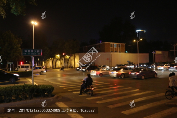 夜晚的十字路口