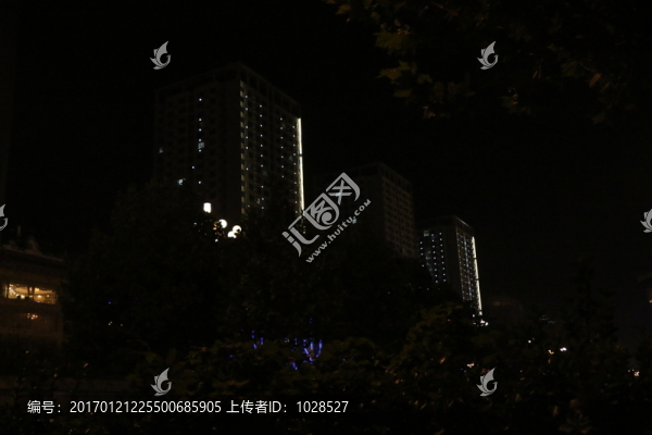 夜晚的居民樓