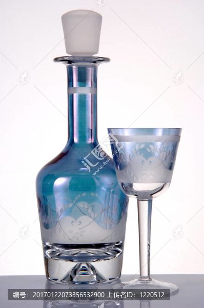 瓶和玻璃-匯圖網(wǎng) www.fosd68.com 瓶和玻璃