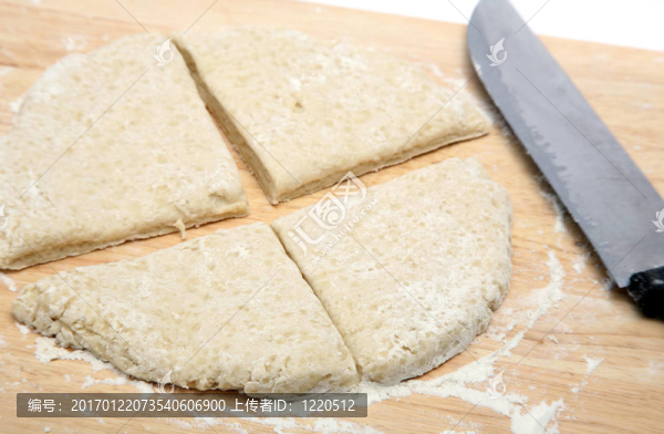 制作蘇打薄餅