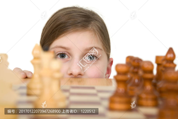 女孩看象棋