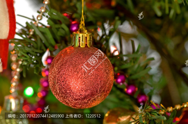 紅色的圣誕燈泡
