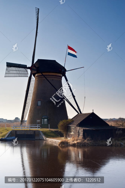 在美麗的風(fēng)車(chē)群景觀-匯圖網(wǎng) www.fosd68.com 在美麗的風(fēng)車(chē)群景觀