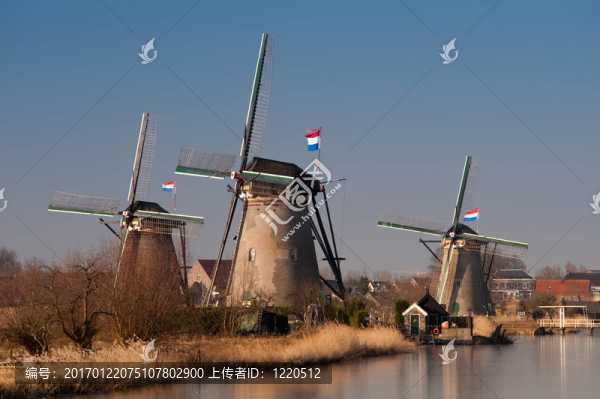 在美麗的風(fēng)車(chē)群景觀-匯圖網(wǎng) www.fosd68.com 在美麗的風(fēng)車(chē)群景觀