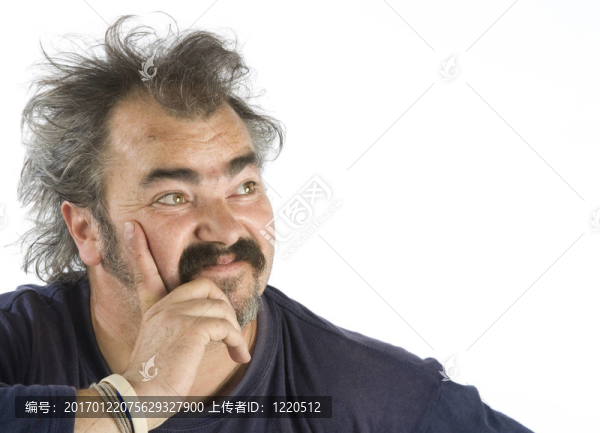憤怒的男子在極端憤怒尖叫