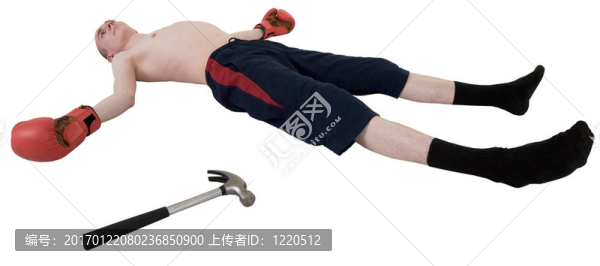薄拳擊手在地板上的手套