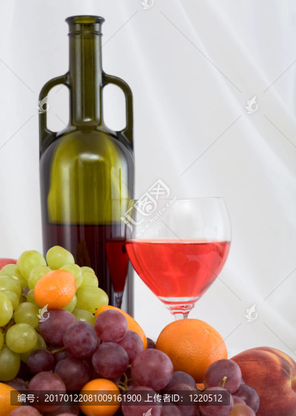 明亮的生活與酒和水果