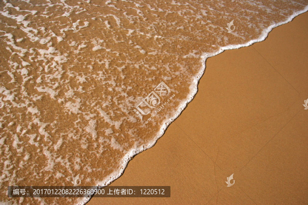 海灘上的波浪