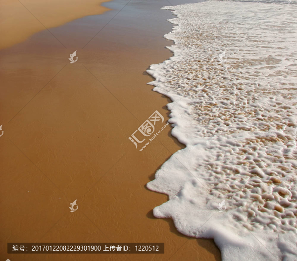 海灘上的波浪