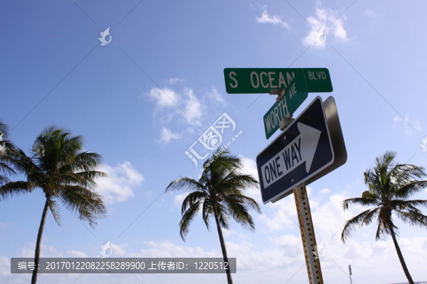 值得大道路牌
