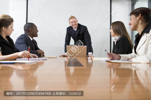 商務會議上的同事