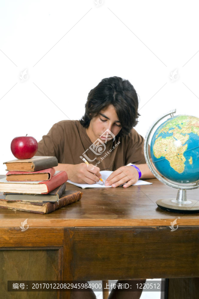 少年回到學校