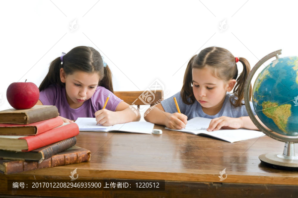 女孩的瞳孔