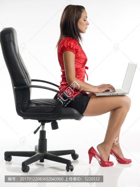 紅色的鞋子-匯圖網(wǎng) www.fosd68.com 紅色的鞋子