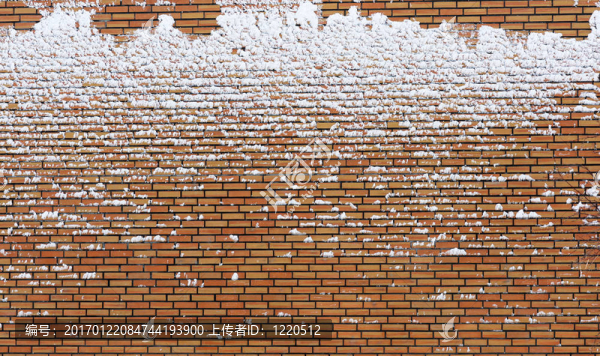 冰雪覆蓋的冰雪磚墻