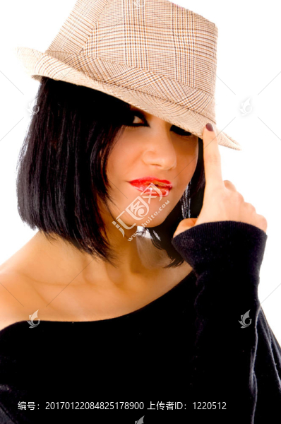 美女戴帽子前視圖