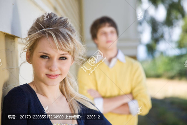 年輕的白人夫婦