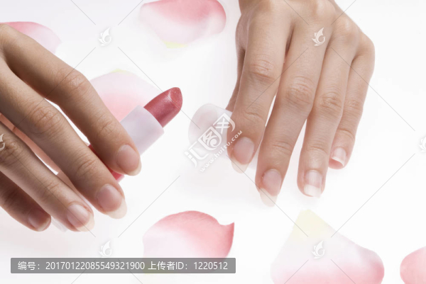 手指口紅和玫瑰