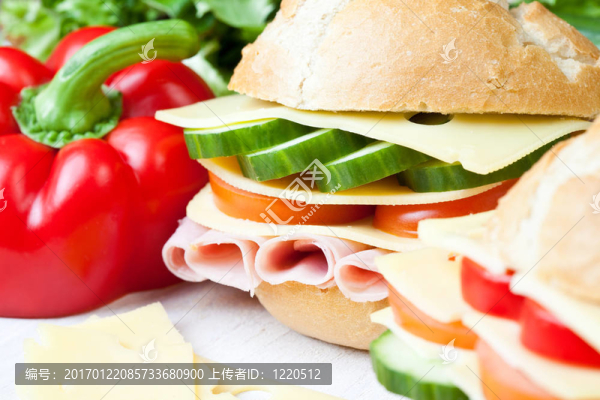 美味火腿；芝士沙拉三明治