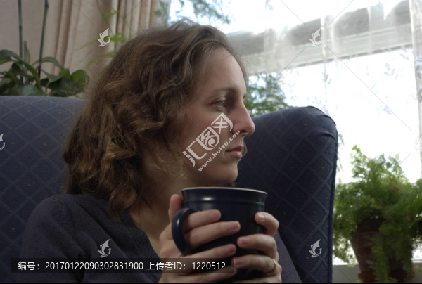 女人一杯茶