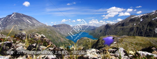 山湖全景