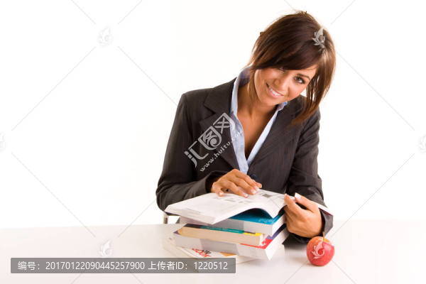 帶書的年輕學生