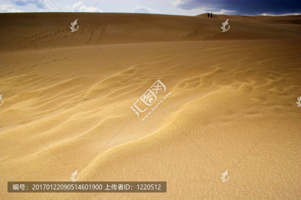 沙丘雷暴