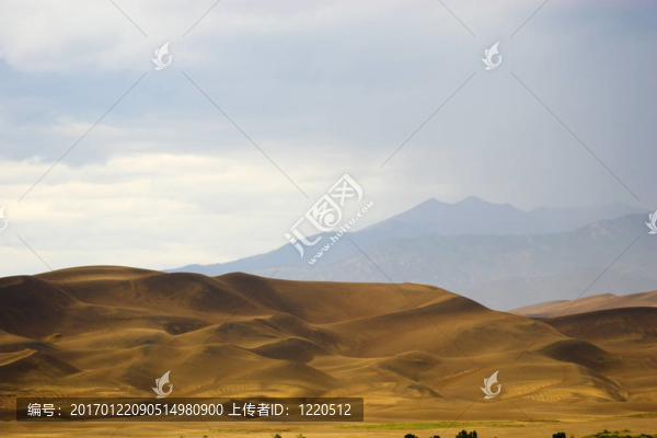 沙丘雷暴