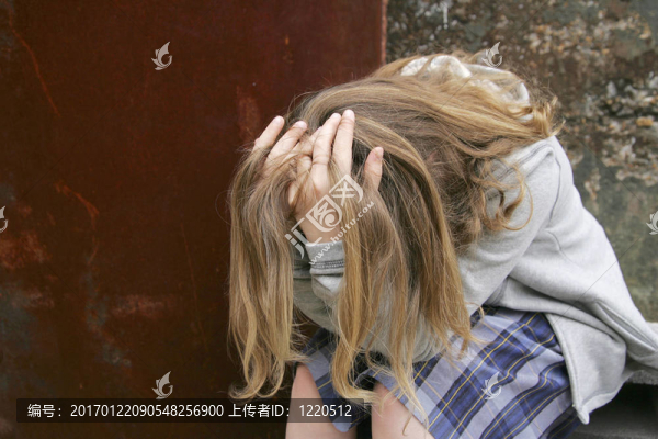 傷心的女孩郁悶