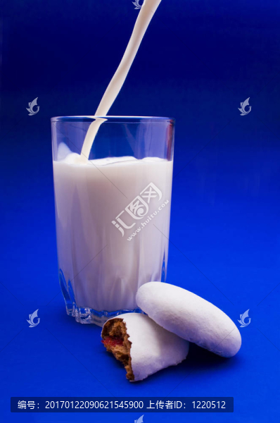 蛋糕和牛奶