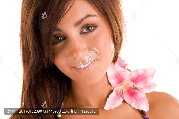 一個(gè)年輕的女人flowerr