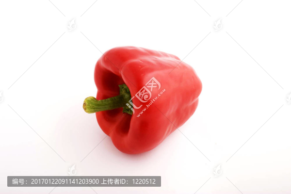白色背景上的紅辣椒