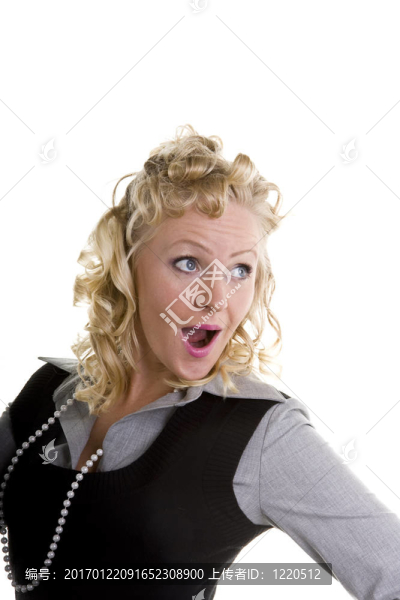 金發(fā)金發(fā)的金發(fā)女郎看起來很驚訝